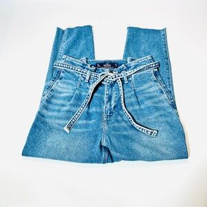 Hollister jeans Curvy Ultra High Rise MOM jeans stretchy women Size 25